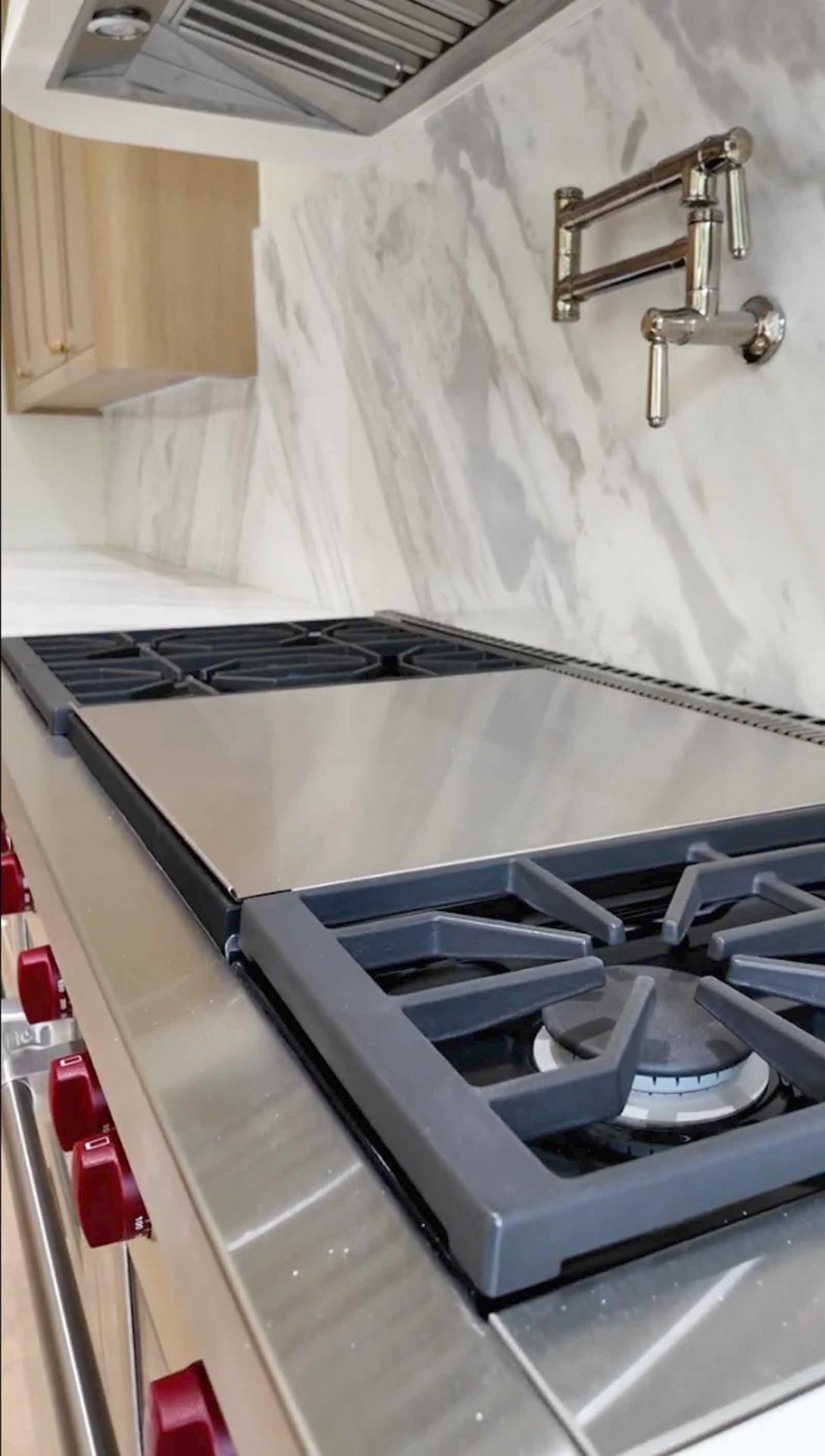 Brentwood kitchen professional cooktop with griddle detail